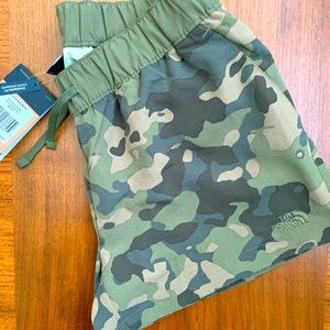 North Face Shorts Sz M NWT